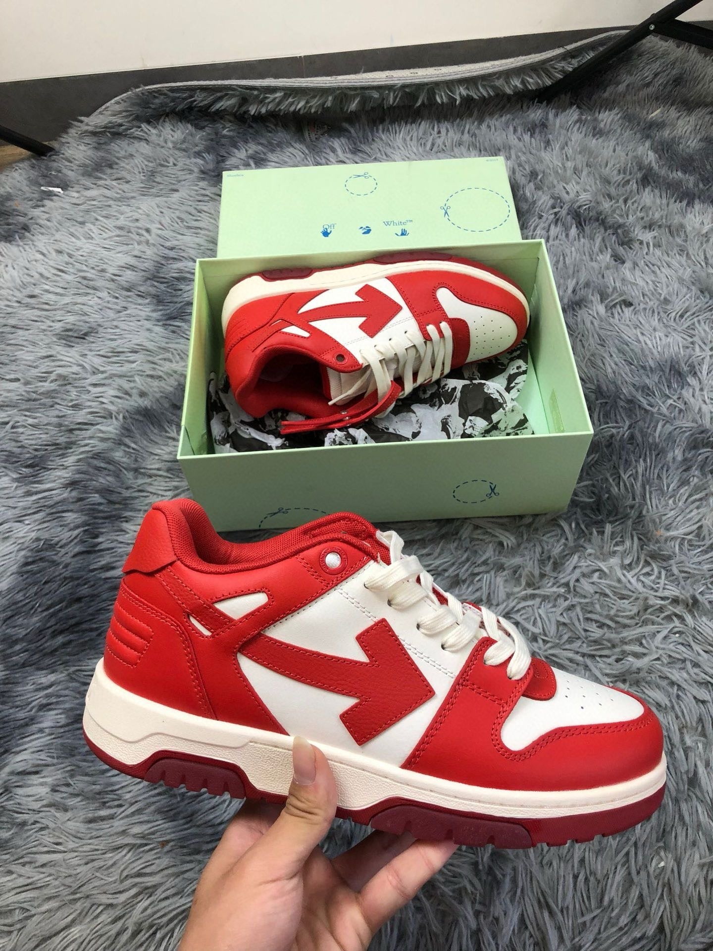 Off-White™️ Iconic Streetwear Sneaker